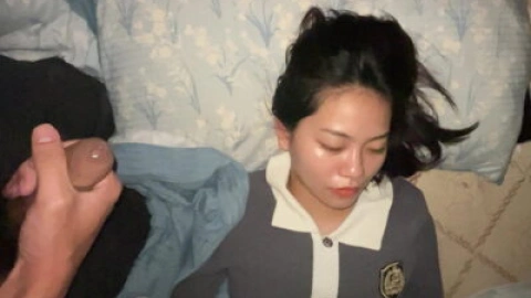 Lén vào phòng em lúc ngủ mà chỉ dám quay tay